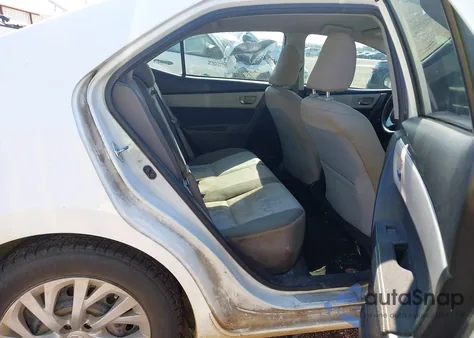 2017 Toyota Corolla Le z USA, uszkodzony, nr VIN 5YFBURHE4HP625309